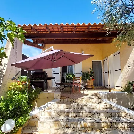 Maison De Charme à Avec Vue Sur Jardin Et Montagne